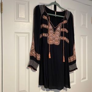 Free people dress/tunic with beautiful embroidery in very dark navy Xs